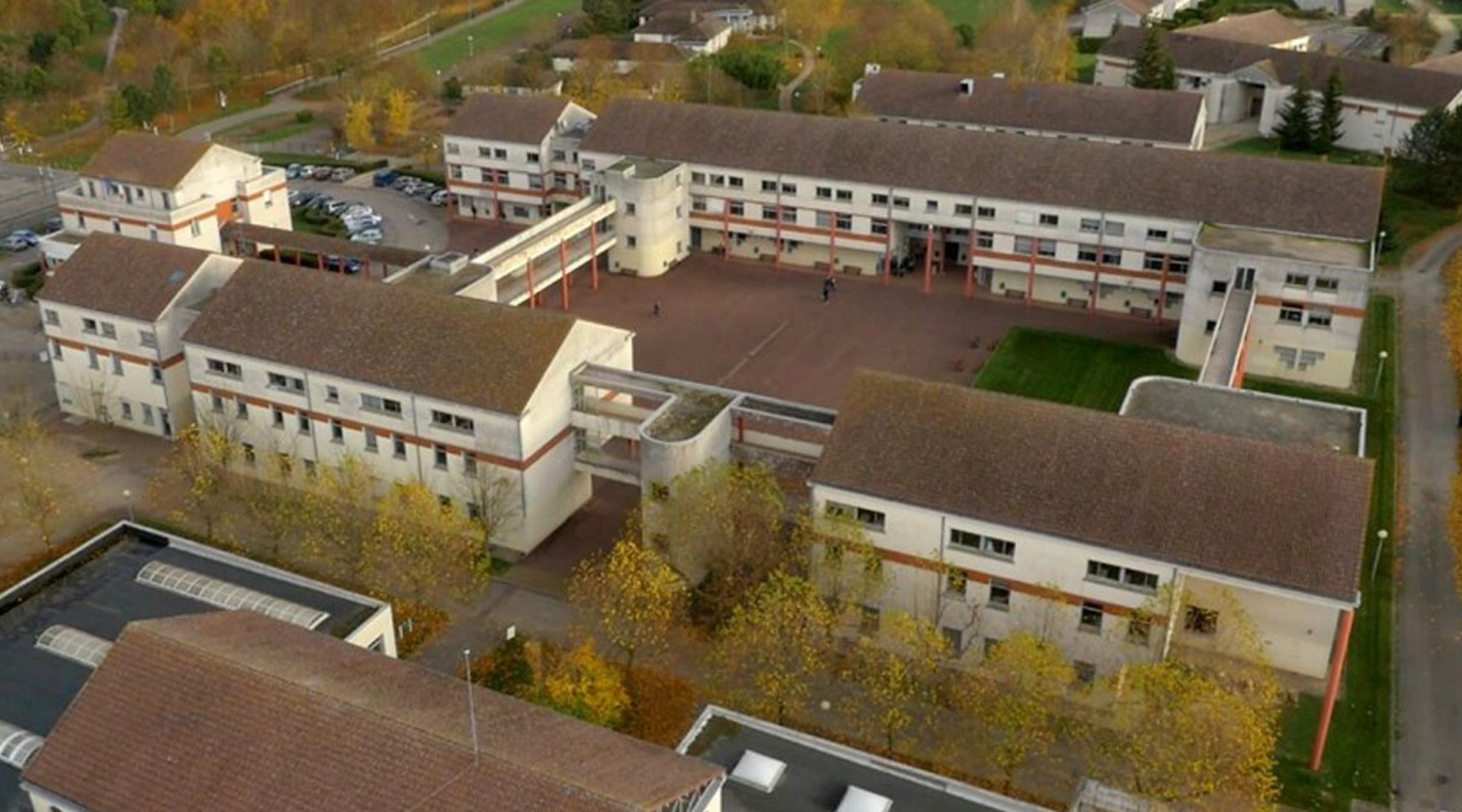 Attic insulation of a high school in Sainte-Savine by blowing R-VRAC